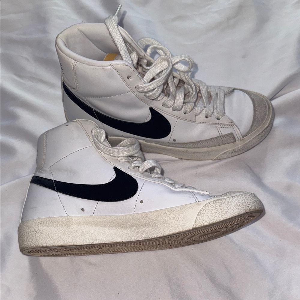 Nike White and Black High-Tops